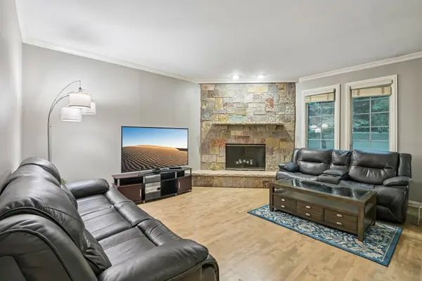 343 Arbor Glen BLVD, Schaumburg, IL 60195