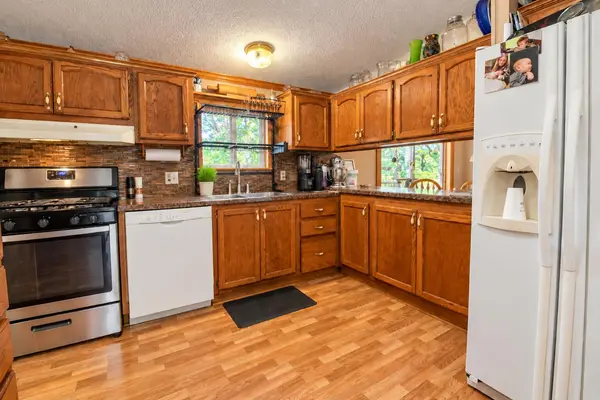 5816 E 1042, Demotte, IN 46310