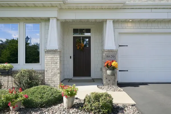 8620 Irving CIR N, Lake Elmo, MN 55042