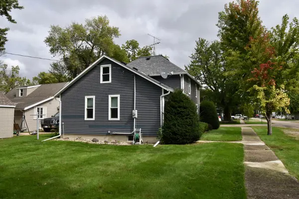 1069 Pine ST, Ocheyedan, IA 51354