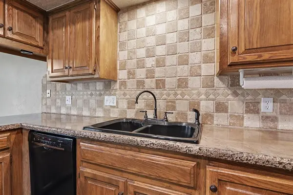 2028 Melody LN, Edmond, OK 73013