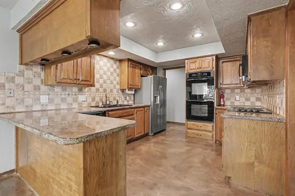 2028 Melody LN, Edmond, OK 73013