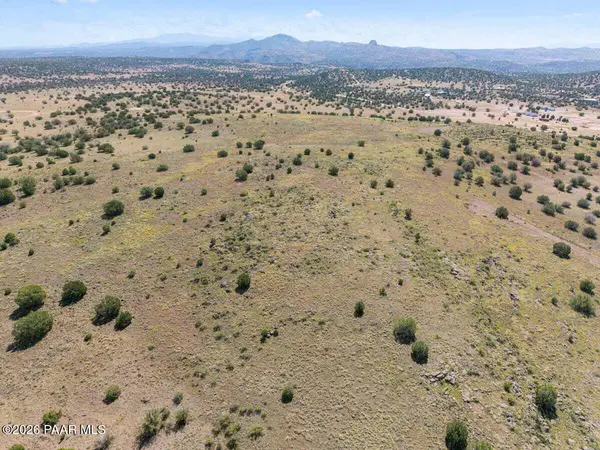 098r E Great PL, Paulden, AZ 86334