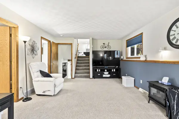 1901 E BLUEBIRD LN, Appleton, WI 54915