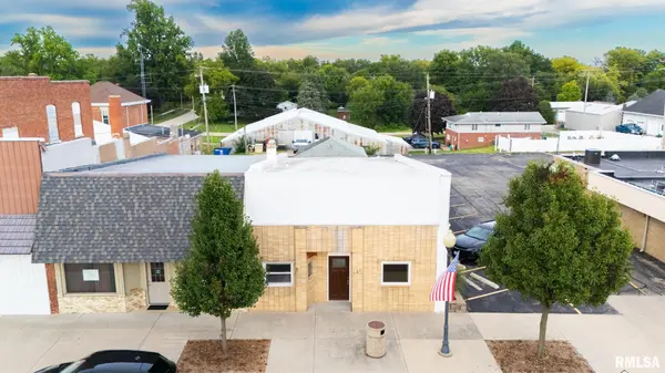 121 NW MAIN ST, Hopedale, IL 61747