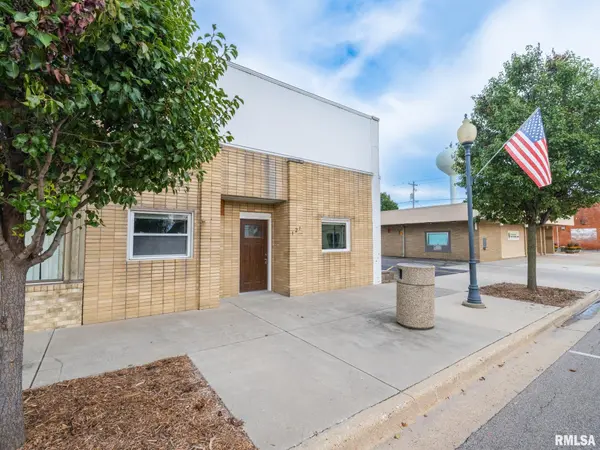 121 NW MAIN ST, Hopedale, IL 61747