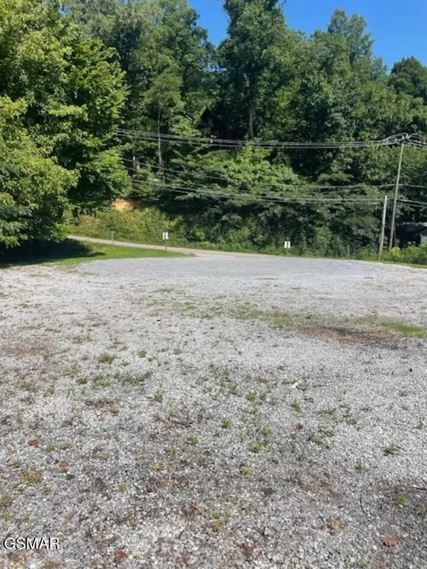 1011 East Parkway, Gatlinburg, TN 37738