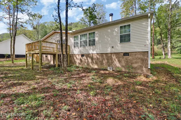 681 Hen Valley Rd, Oliver Springs, TN 37840