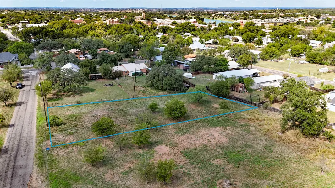 Lot 1 E Wallace ST, Llano, TX 78643