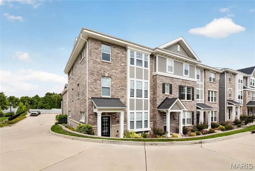 11267 Talamore CIR, St Louis, MO 63131