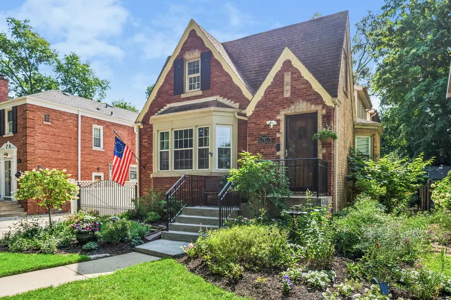 7049 N Moselle AVE, Chicago, IL 60646