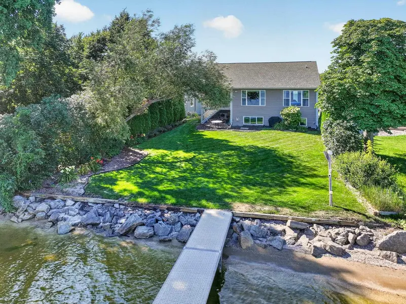 4666 ISLAND VIEW DR, Oshkosh, WI 54901