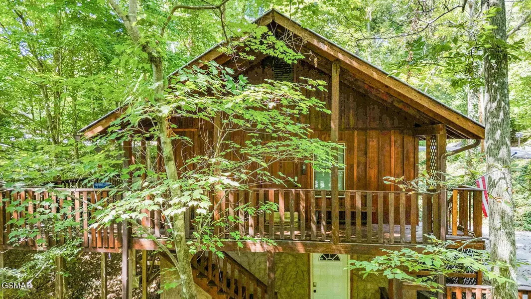 704 Forest Drive, Pigeon Forge, TN 37863