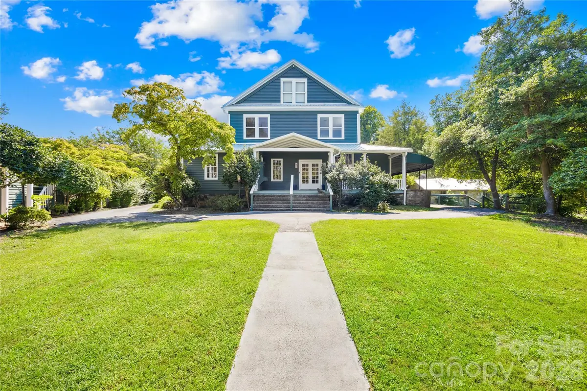 85 Pinecrest LN, Tryon, NC 28782