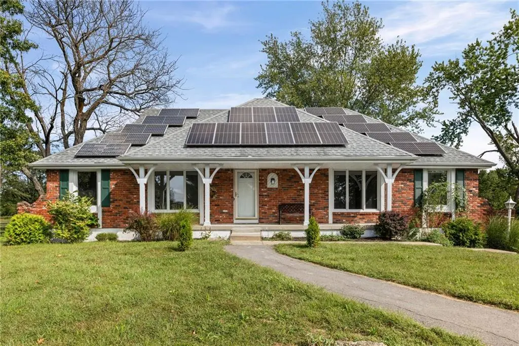 905 S Lincoln AVE, Raymore, MO 64083
