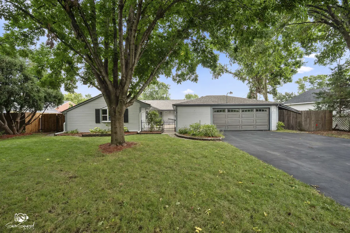 172 Lawton LN, Bolingbrook, IL 60440