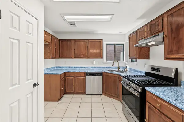 1202 Ivybridge DR, Pflugerville, TX 78660