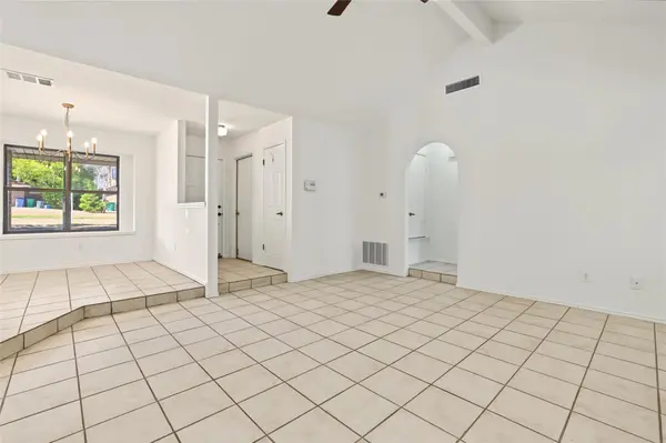 1202 Ivybridge DR, Pflugerville, TX 78660