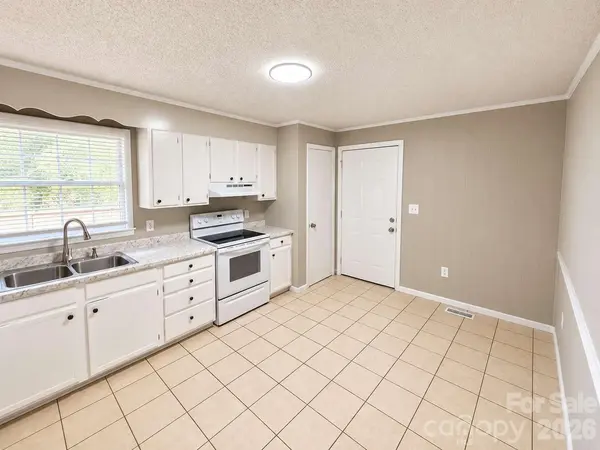 99 N Mcginnis PL, Mount Holly, NC 28120
