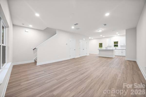 610 W Lewis ST, Dallas, NC 28034