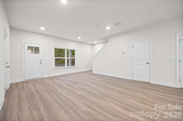 610 W Lewis ST, Dallas, NC 28034
