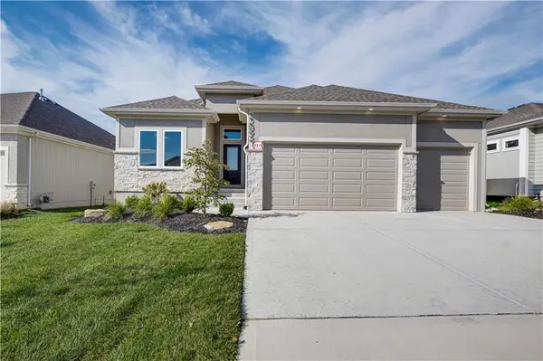 22092 W 94th TER, Lenexa, KS 66220