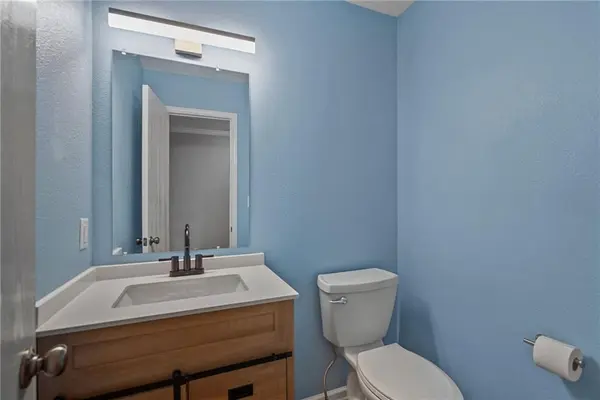 5792 NW Plantation CIR, Lee's Summit, MO 64064