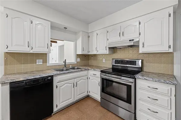 905 S Lincoln AVE, Raymore, MO 64083