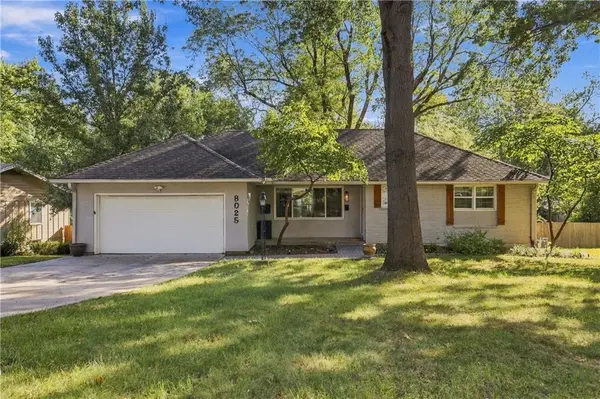 8025 Dearborn DR, Prairie Village, KS 66208