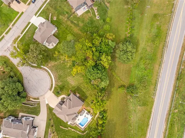 1291 Mulberry CT, Liberty, MO 64068