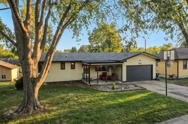 805 Ann AVE, Harrisonville, MO 64701
