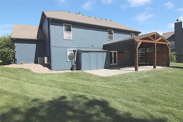 2017 SW Post Oak RD, Lee's Summit, MO 64082