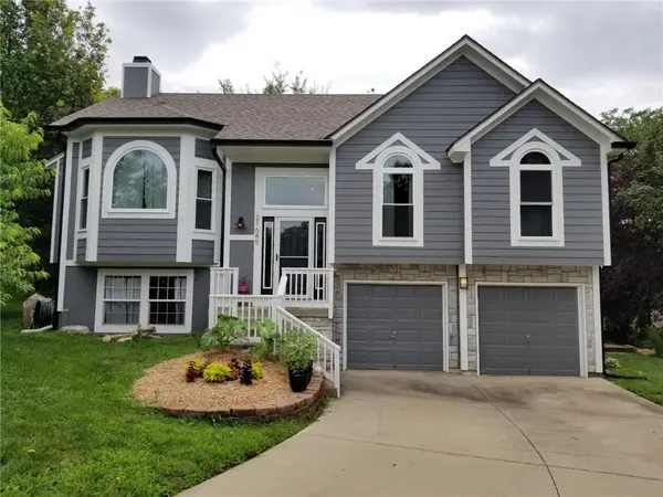 21645 W 122nd TER, Olathe, KS 66061