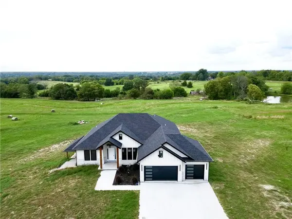 22663 Cherry Tree LN, Sedalia, MO 65301