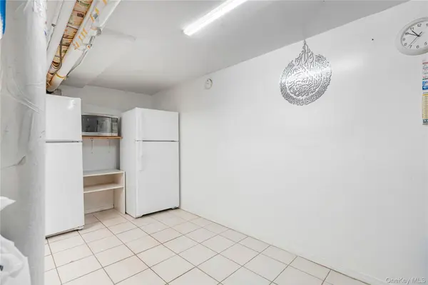 90-22 179th ST, Jamaica, NY 11432