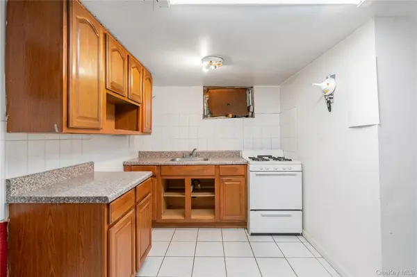 90-22 179th ST, Jamaica, NY 11432