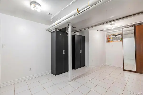 90-22 179th ST, Jamaica, NY 11432