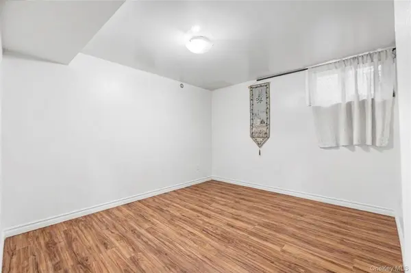 90-22 179th ST, Jamaica, NY 11432