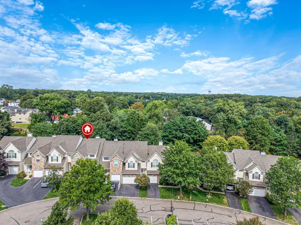 1 Mohannis WAY #1, Kings Park, NY 11754
