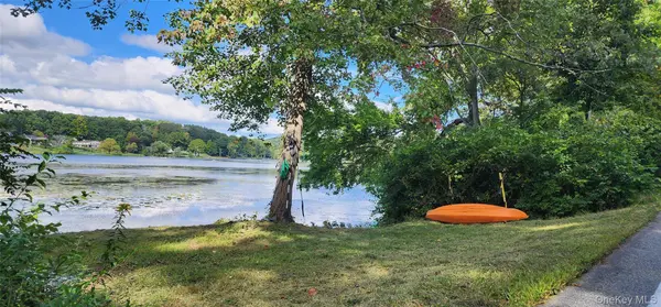 752 Hunns Lake RD, Stanfordville, NY 12581