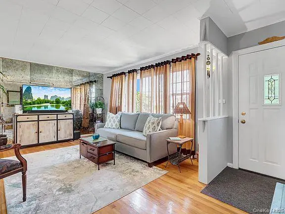 Address not disclosed, North Massapequa, NY 11758