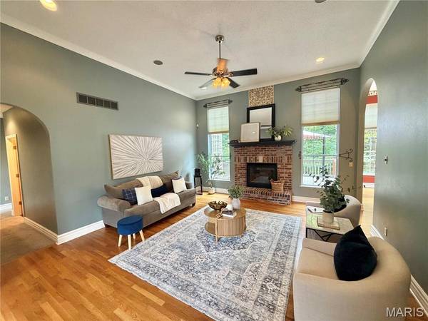 6 Timberwood DR, Maryville, IL 62062