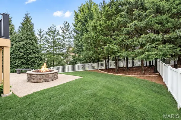 256 Mason Glen DR, Lake St Louis, MO 63367