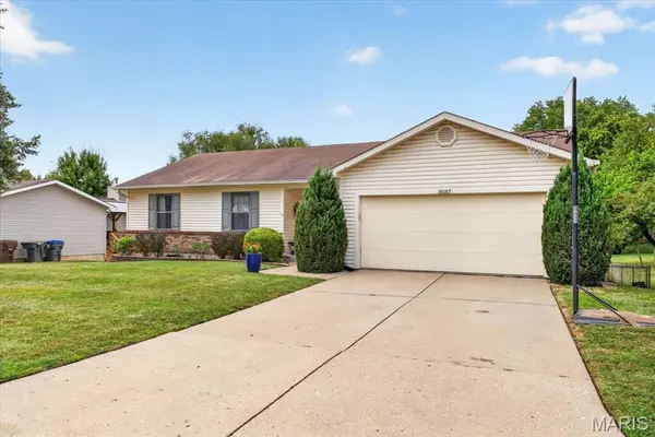 3037 Valley Vista DR, St Peters, MO 63376