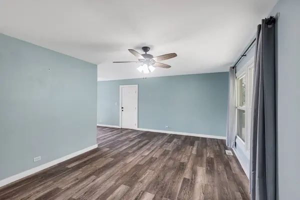 241 Arrowhead TRL, Carol Stream, IL 60188