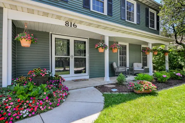 816 Canyon Run RD, Naperville, IL 60565