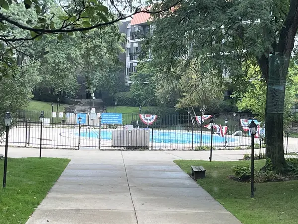 9529 Bronx AVE #116, Skokie, IL 60077