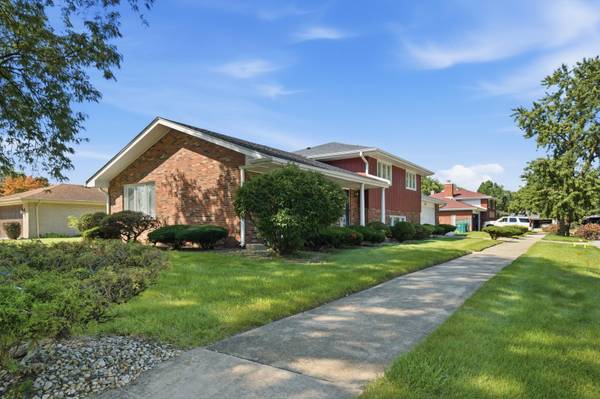 1103 E 166th PL, South Holland, IL 60473