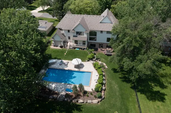 4913 W Sunnyslope RD, Edina, MN 55424