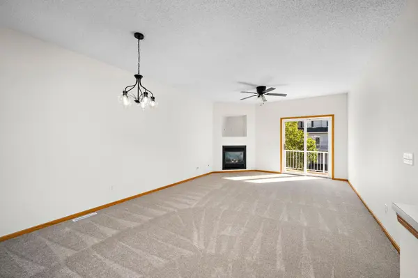 18275 Kerrville TRL #402, Lakeville, MN 55044